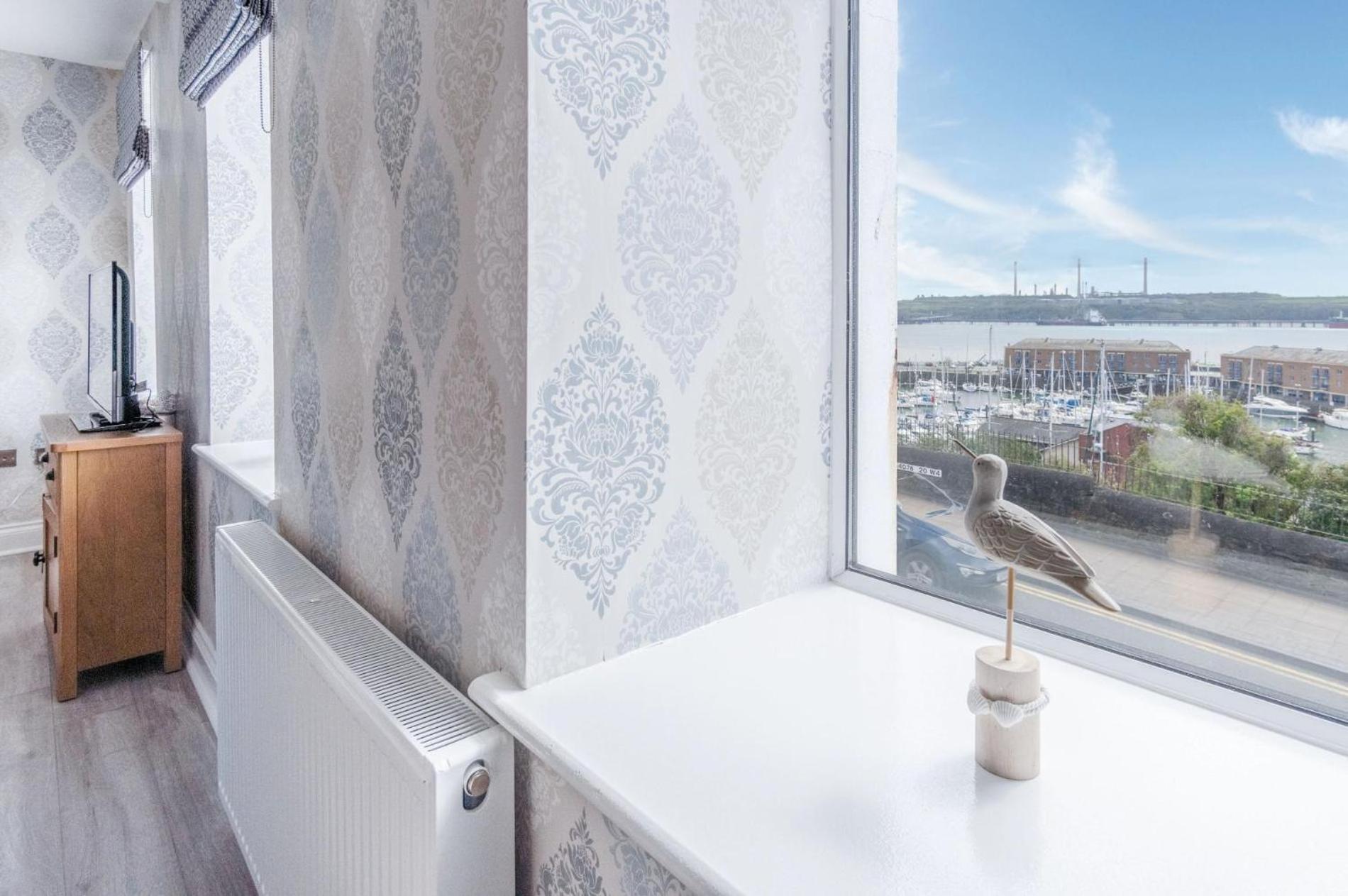 Harbour View - 2 Bedroom Apartment - ميلفورد هافن المظهر الخارجي الصورة